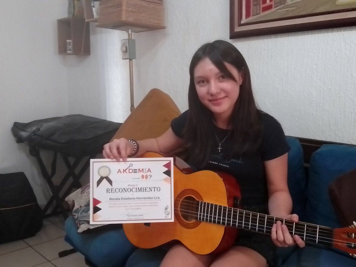 Alumna con reconocimiento por su primer año completado en Academia 909